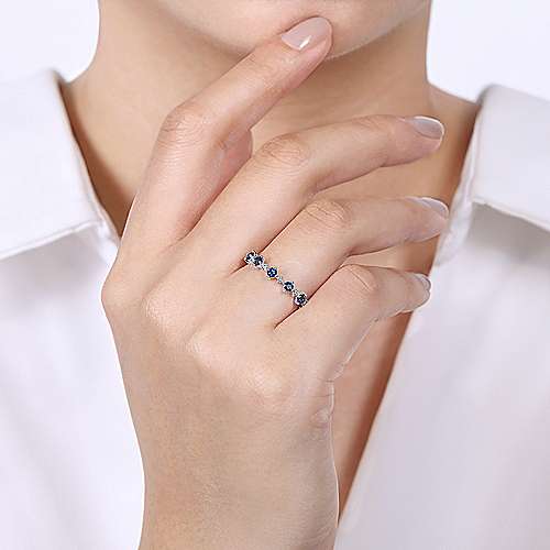 RINGS - 14K White Gold .08cttw Diamond And Sapphire Ring