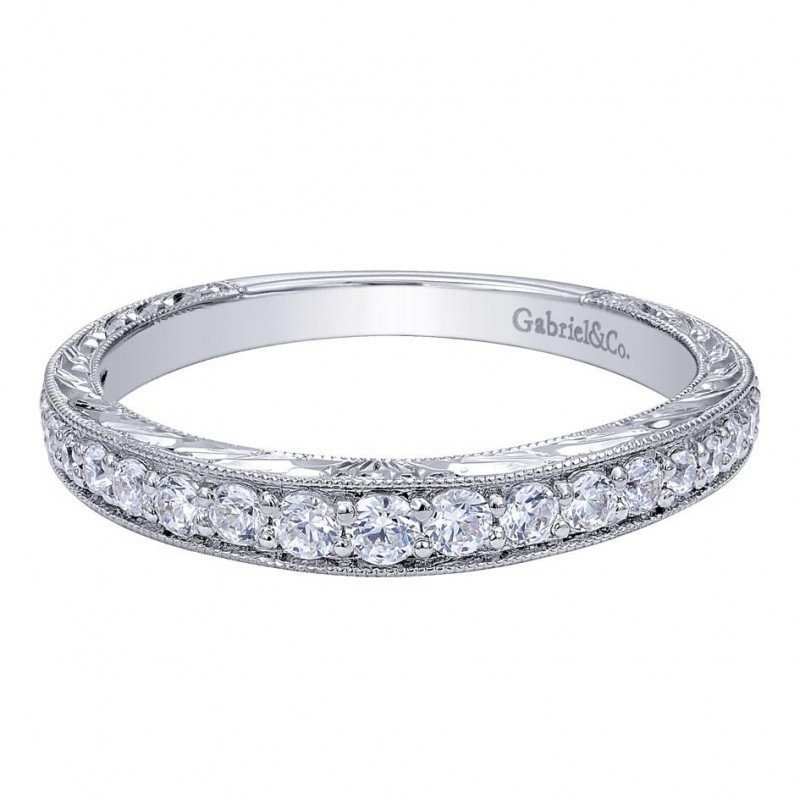 WEDDING - .33cttw Graduated Round Diamond Wedding Band