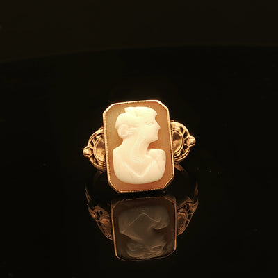 Estate 10K Yellow Gold Rectangle Shell Cameo Ring