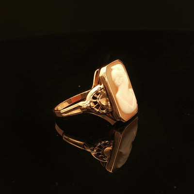 Estate 10K Yellow Gold Rectangle Shell Cameo Ring