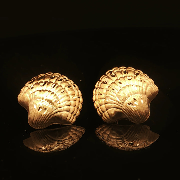 Estate 14K Yellow Gold Etched Shell Stud Earrings