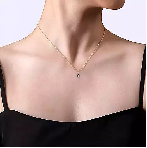 Necklace - 14K Yellow Gold .10cttw Diamond Bujukan Pendant