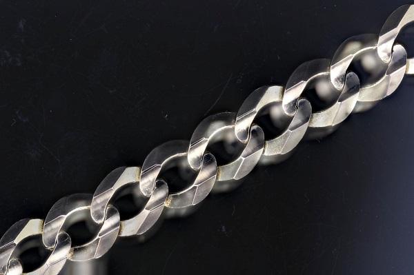 BRACELETS - Estate 14K Yellow Gold 8.3mm Solid Curb Link Bracelet
