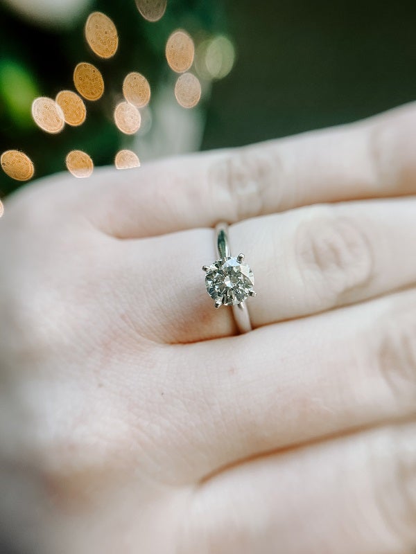 DIAMOND ENGAGEMENT RINGS - 14K White Gold 1.00ct J/SI1 IGI Lab Grown Round Solitiare Diamond Engagement Ring.