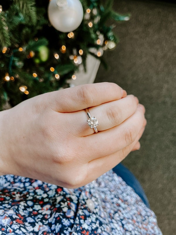 DIAMOND ENGAGEMENT RINGS - 14K White Gold 1.00ct J/SI1 IGI Lab Grown Round Solitiare Diamond Engagement Ring.