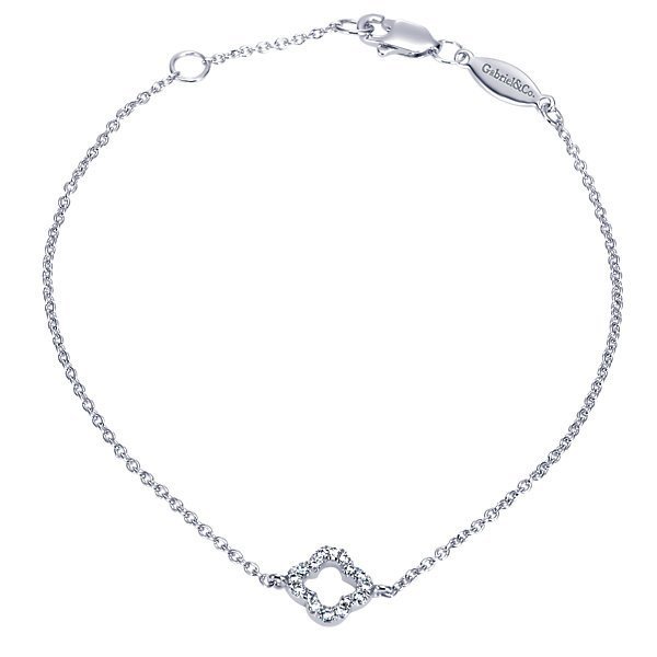 DIAMOND JEWELRY - Diamond Fashion Bracelet With Clover Accent
